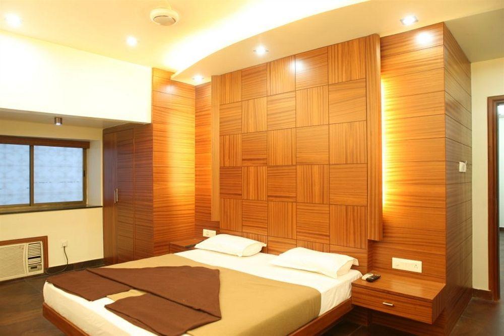 Hotel Trimoorti Kolkata Bagian luar foto