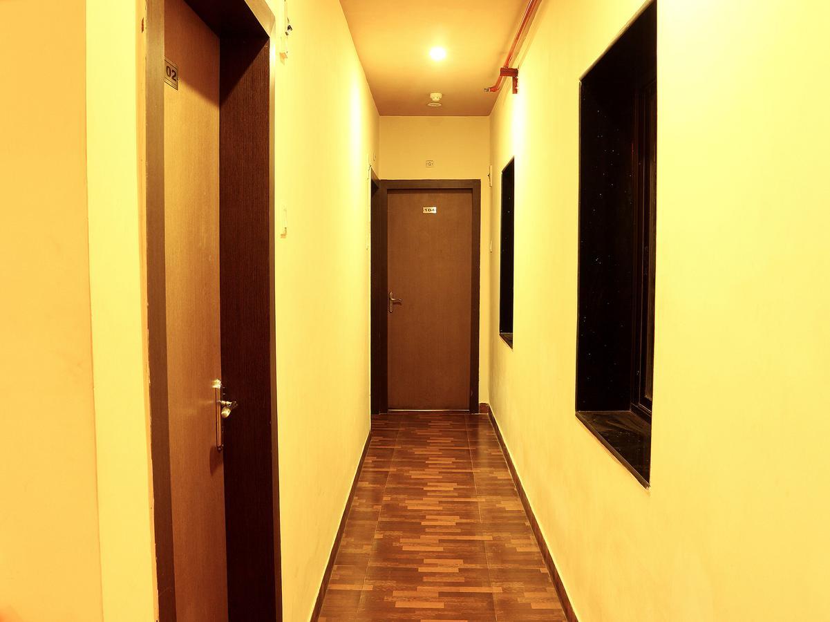 Hotel Trimoorti Kolkata Bagian luar foto