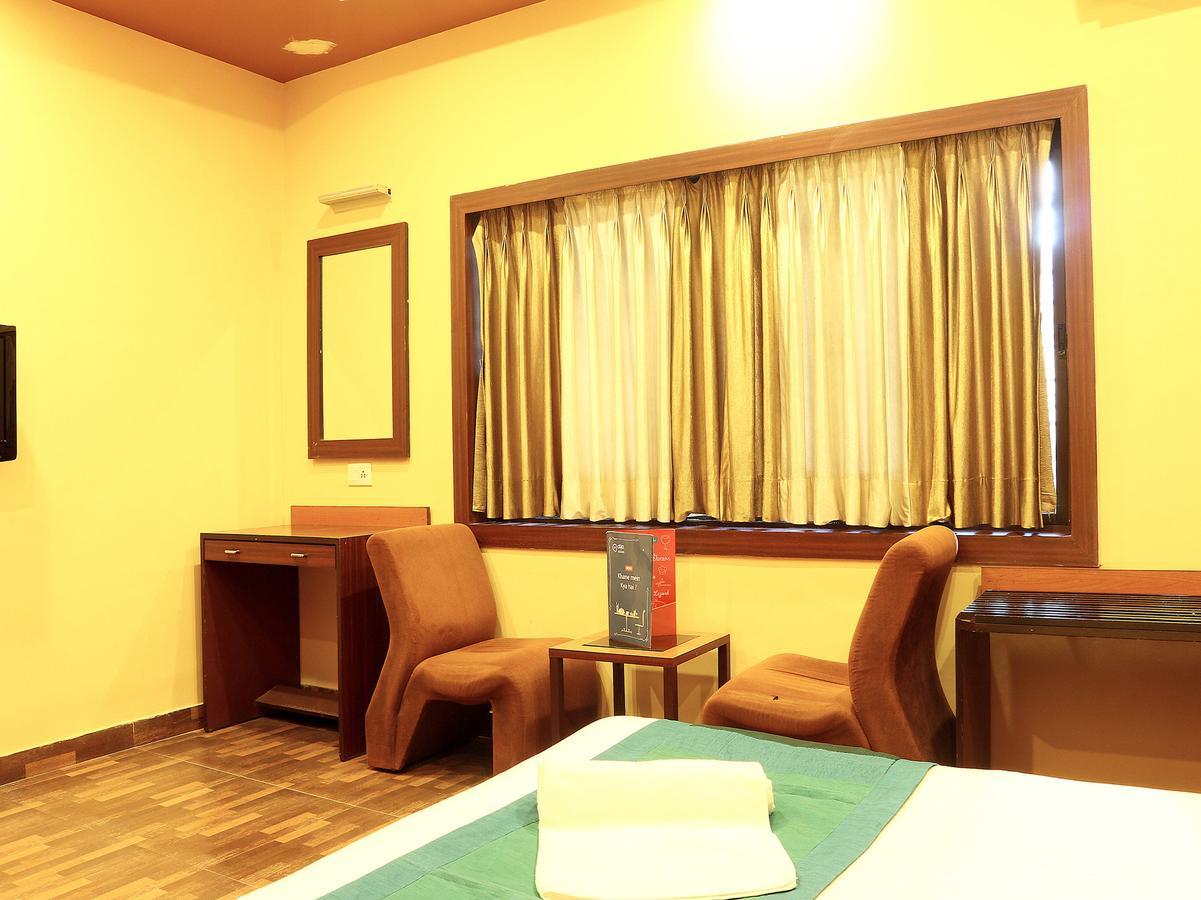Hotel Trimoorti Kolkata Bagian luar foto