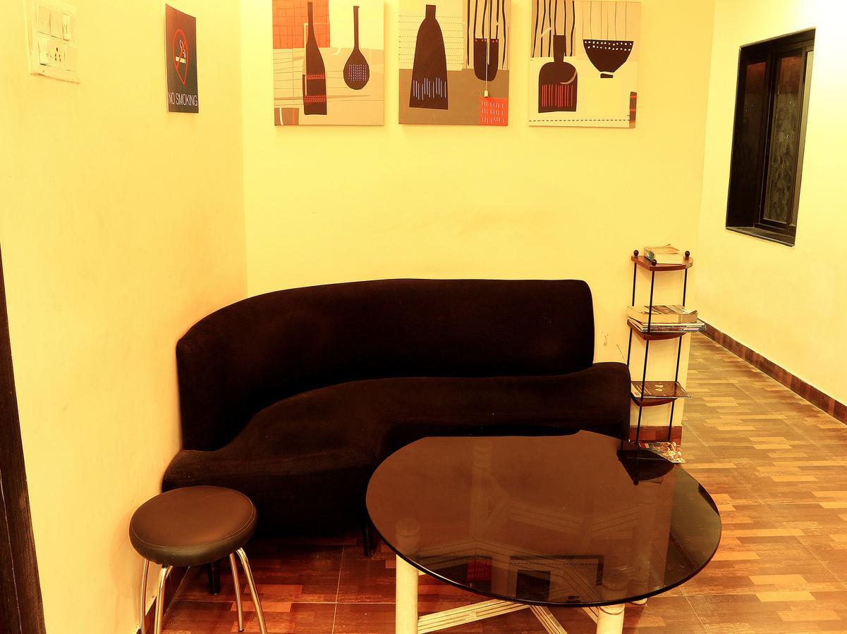 Hotel Trimoorti Kolkata Bagian luar foto