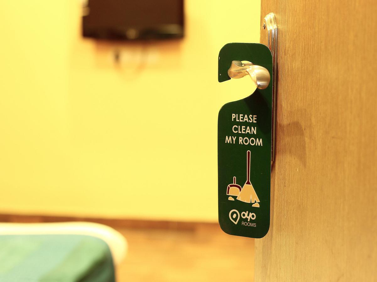 Hotel Trimoorti Kolkata Bagian luar foto