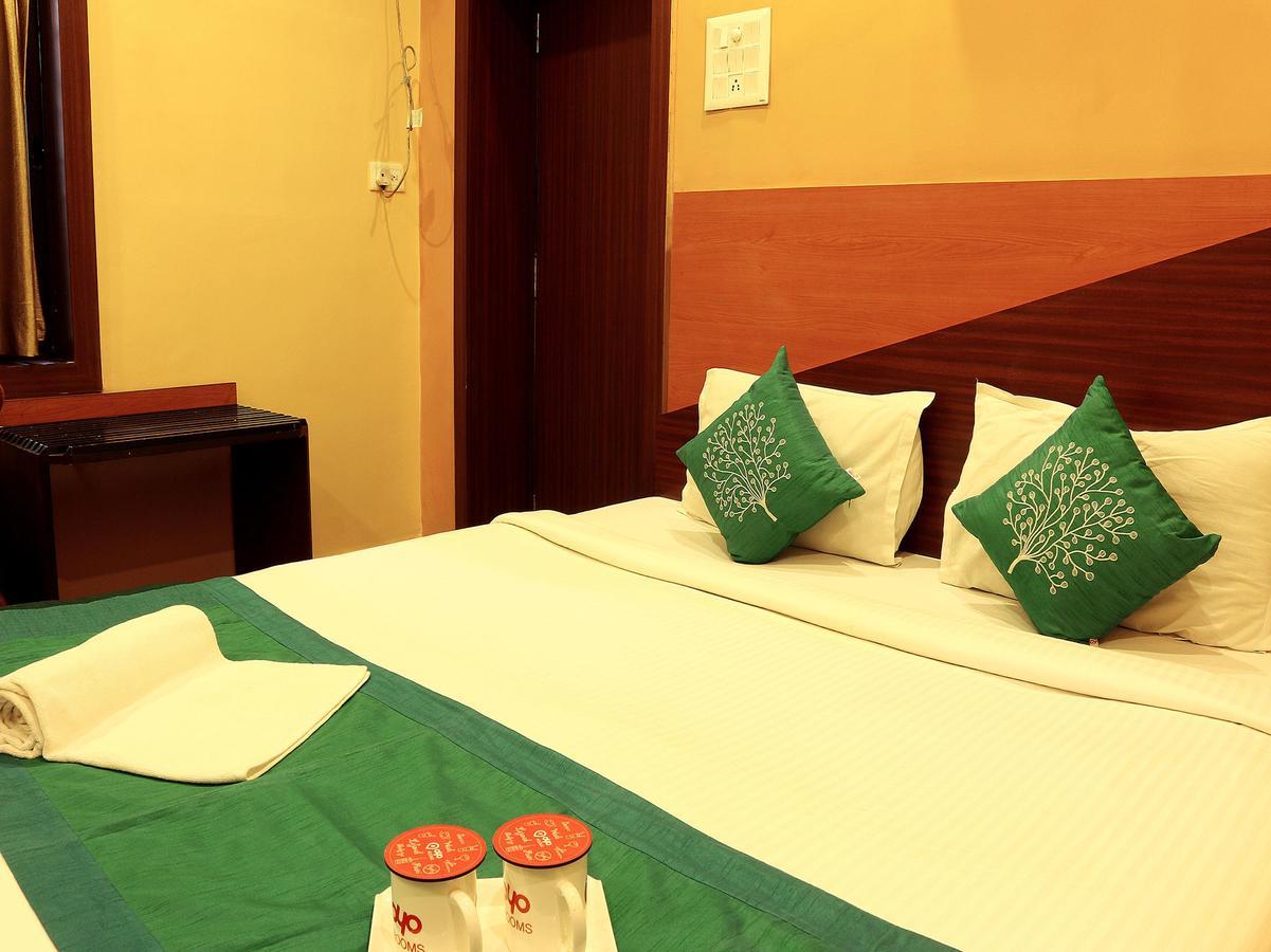 Hotel Trimoorti Kolkata Bagian luar foto