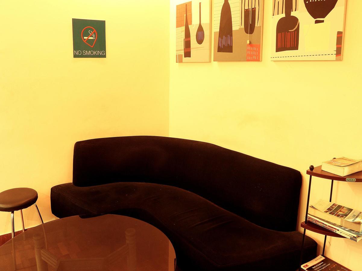 Hotel Trimoorti Kolkata Bagian luar foto