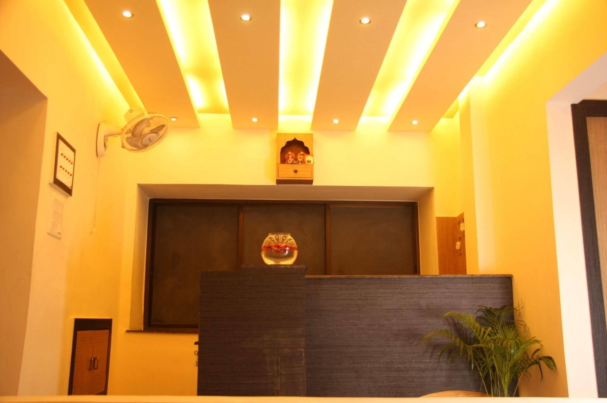 Hotel Trimoorti Kolkata Bagian luar foto