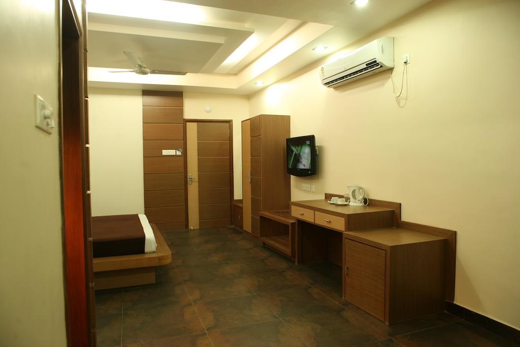 Hotel Trimoorti Kolkata Ruang foto